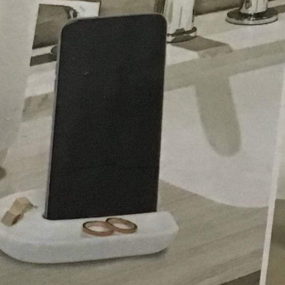 Umbra Junip Phone & Accessories Holder - Picture 3 of 4